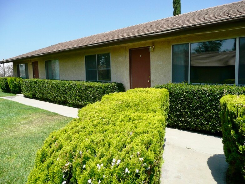 Primary Photo - 8454 Almond Ave