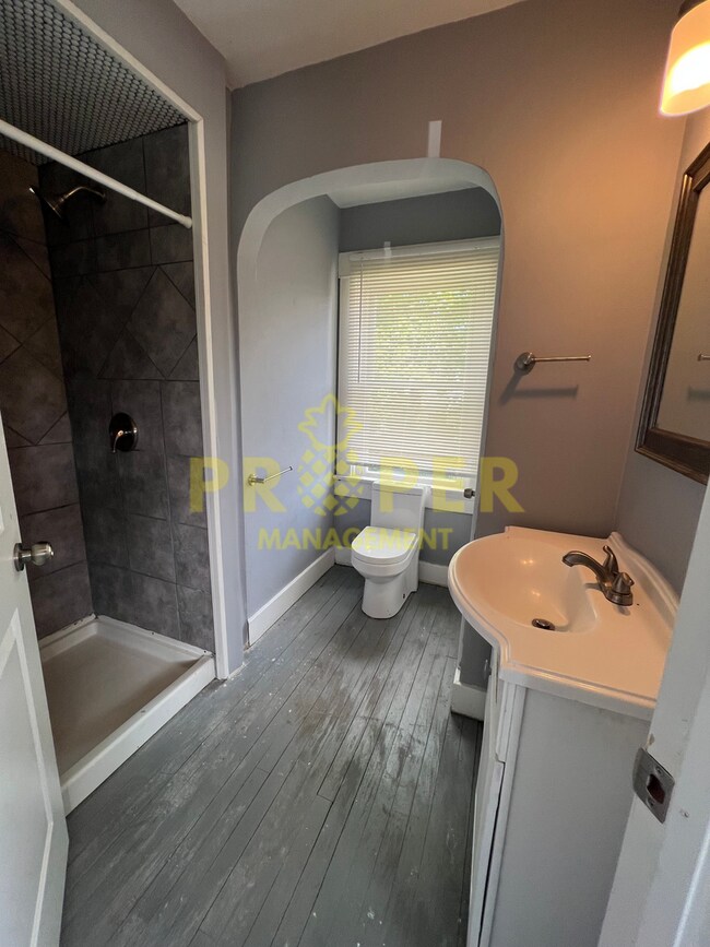 Building Photo - 3 bedrooms 2 bathrooms house for rent