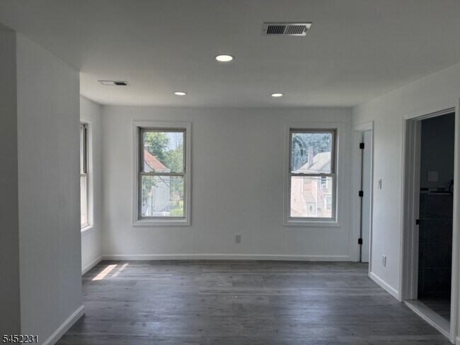 Building Photo - 114 Orange Ave