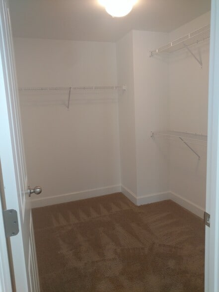Building Photo - 8201 Lenox Creekside Dr