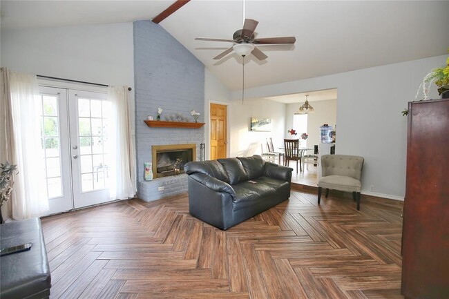 Building Photo - 204 Deerfield Park Dr