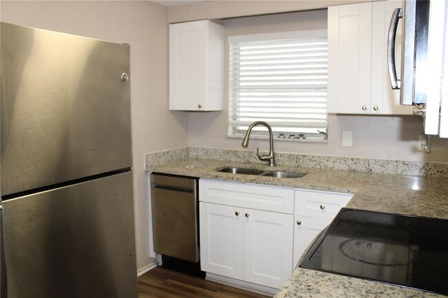 Building Photo - 10512 121st Ave