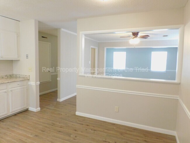 Building Photo - 4921 Chaucer Dr