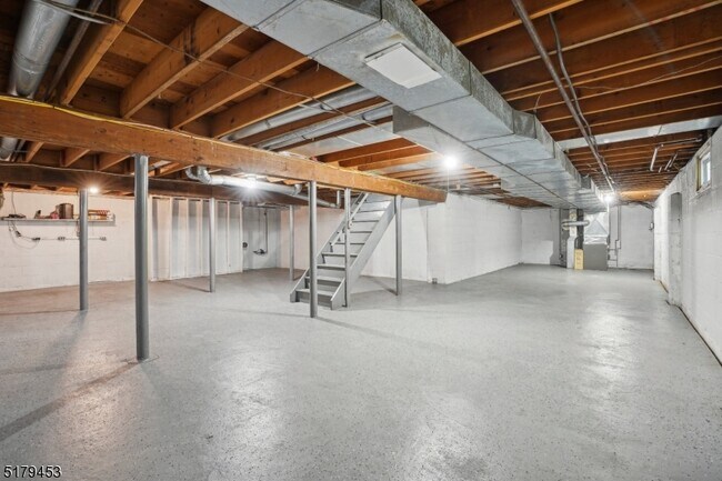 Building Photo - 4 Fern Ct