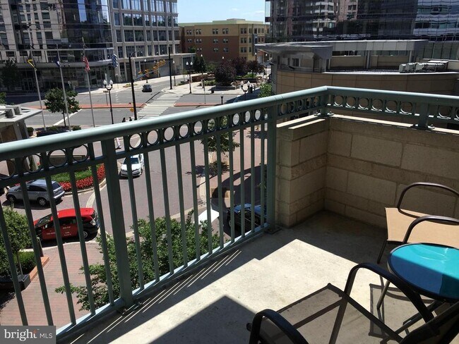 Building Photo - 851 N Glebe Rd