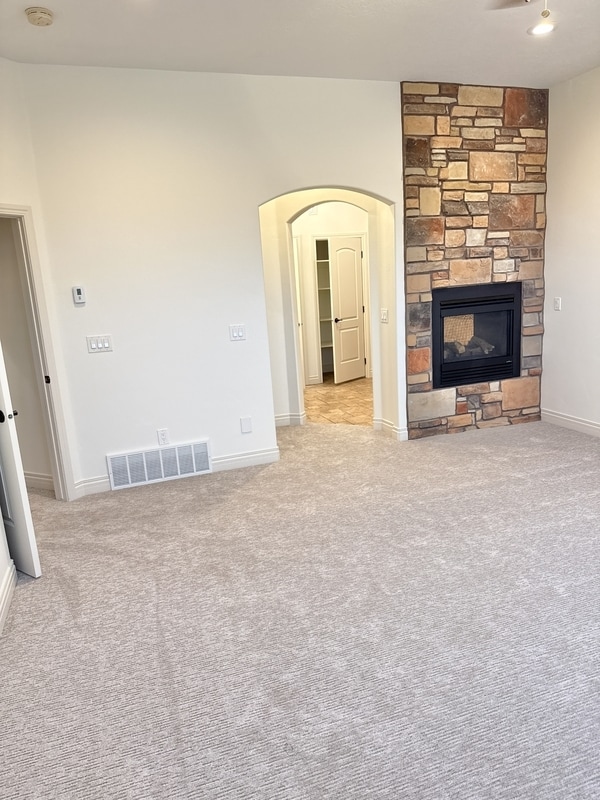 Building Photo - 14328 S Log Home Ln