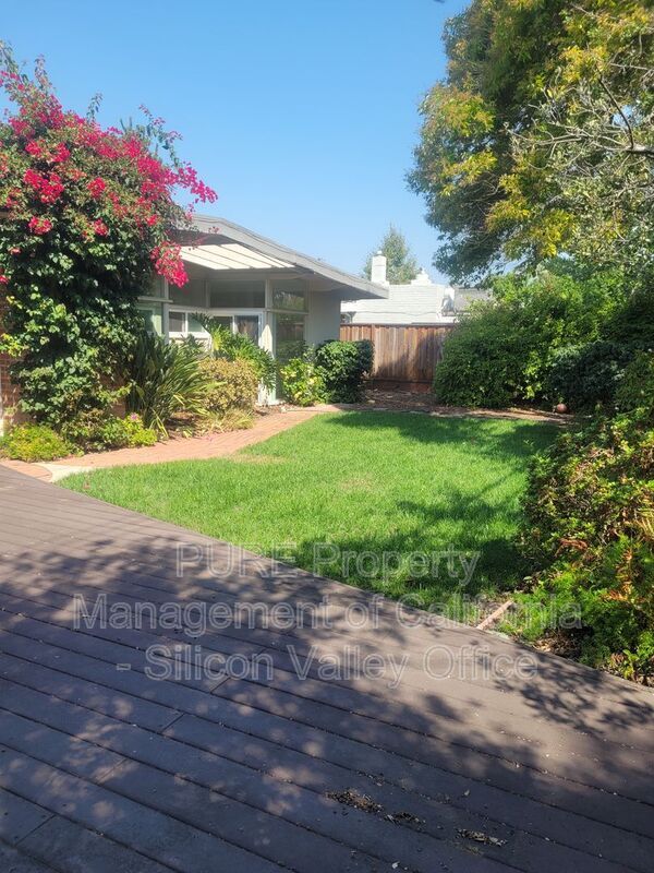 Building Photo - 340 Ely Pl