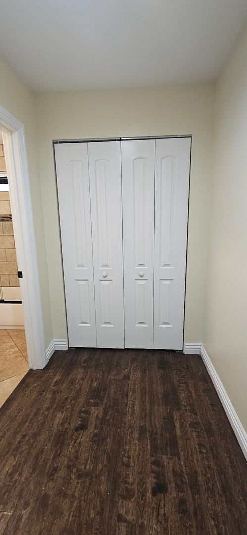 Building Photo - 75(611)