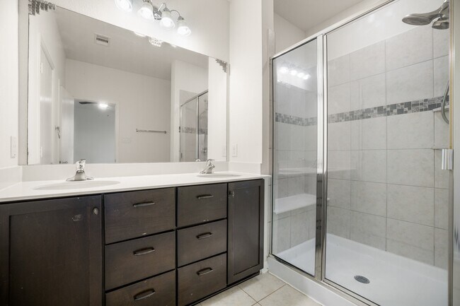 Building Photo - 4118 Lake Cypress Cir