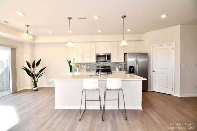Building Photo - 1104 Salt Springs Dr