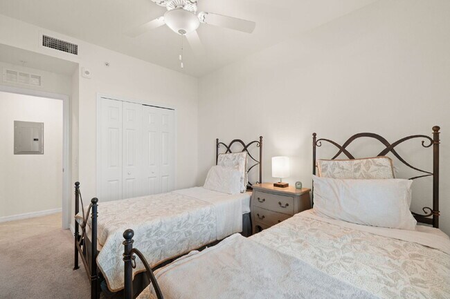 Building Photo - Fully Furnished Condo For Rent in Bradenton!