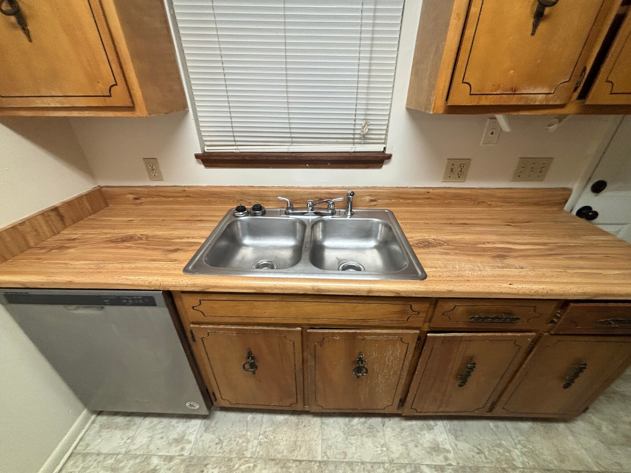 Building Photo - 256 N Berthe Ave