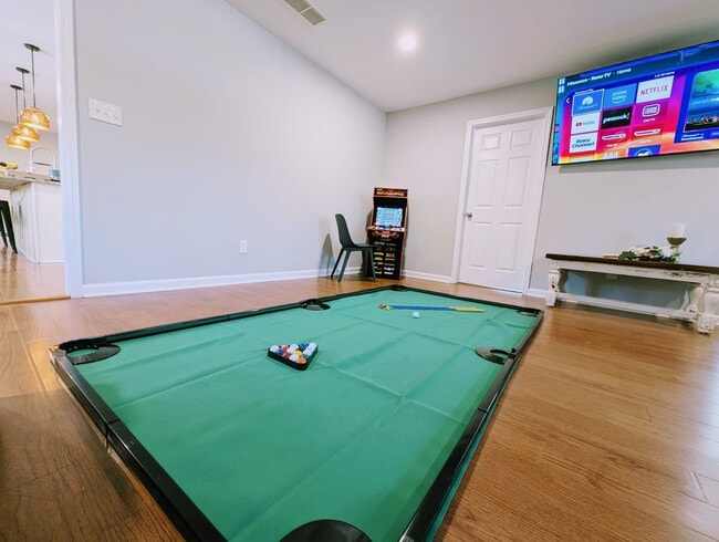 Building Photo - 469 Holt Rd NE