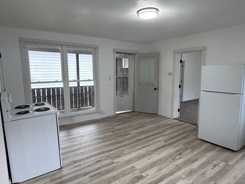 Building Photo - 1016 4th Ave