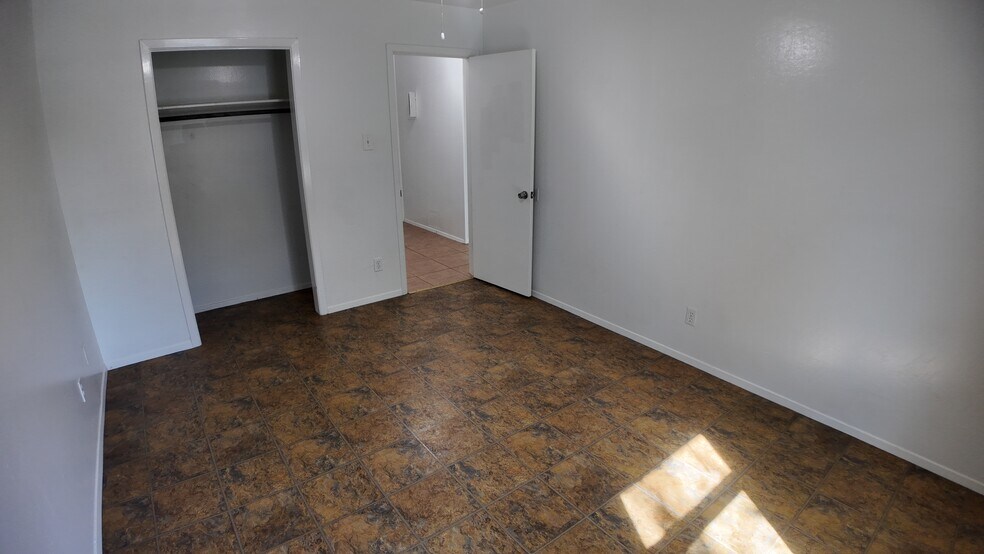 Building Photo - 8616 Putnam Dr