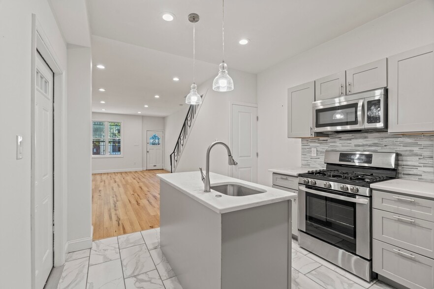 . - 1630 Edgley St