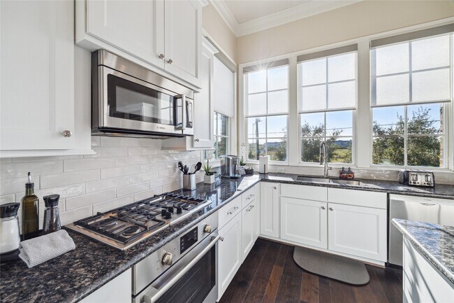 Building Photo - 9455 Fannin St