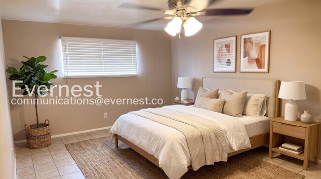 Building Photo - Spacious Townhome with Fenced Yard and Parking  / 1 Bed & 1 Bath / Pet-friendly / Available Now!