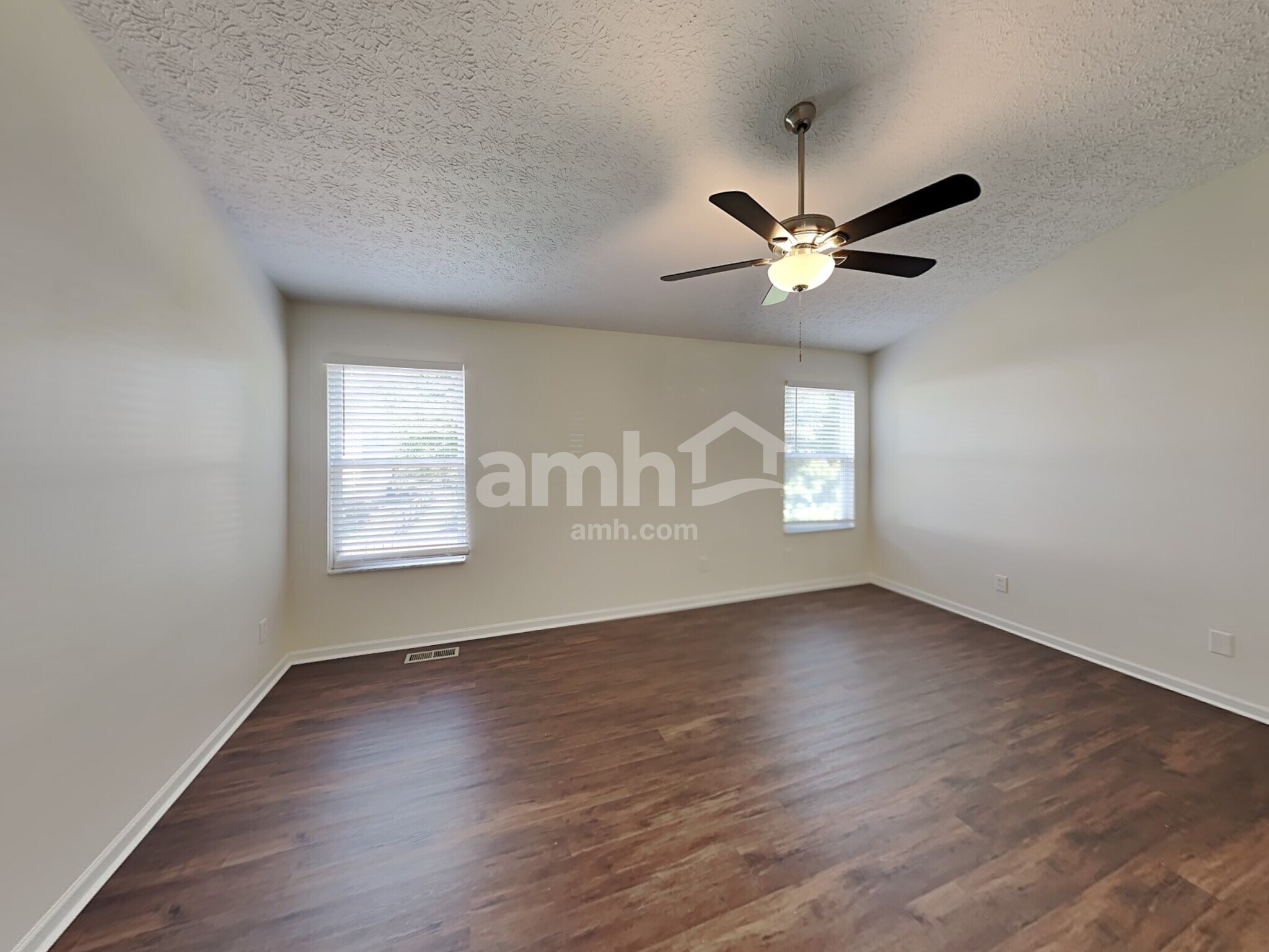 Building Photo - 1320 Wild Horse Dr