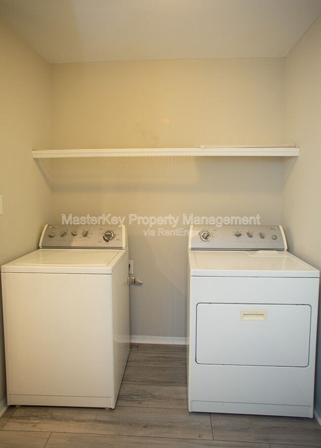 Building Photo - 204 Evening Star Dr