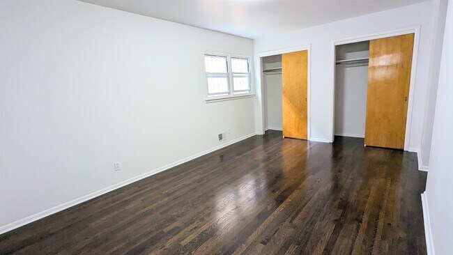 Building Photo - 20 Bentley Ave