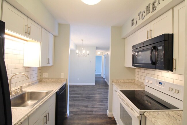 Building Photo - Remodeled 2 bedroom 2 bath condo on the to...