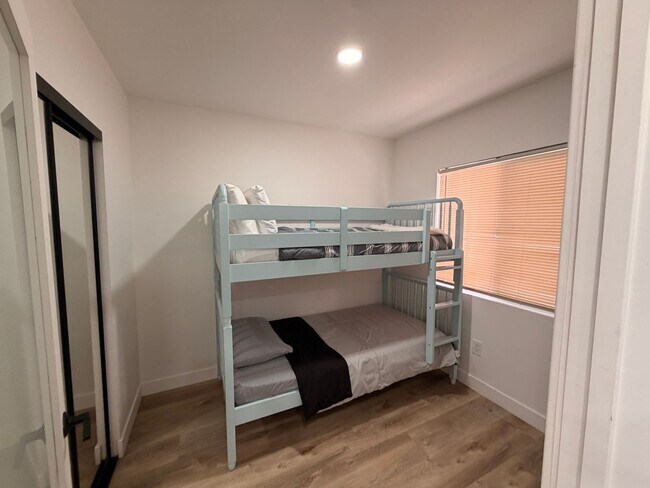 Building Photo - 1830-36 Newton Ave