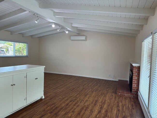 Building Photo - 52 Baca Vista