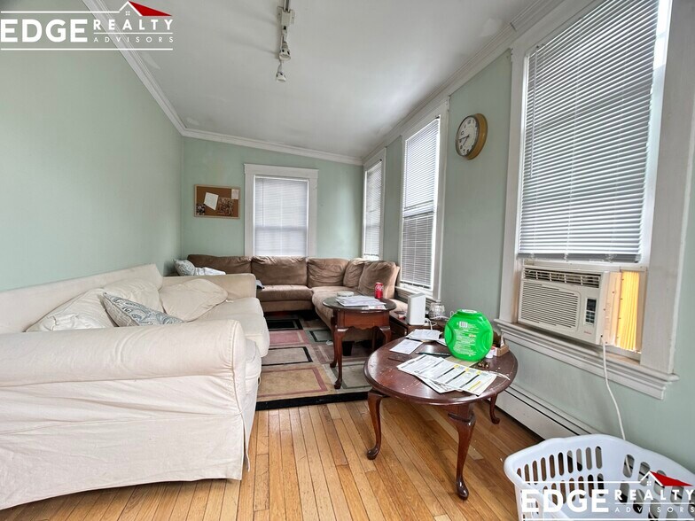 Building Photo - 33 Bayard St