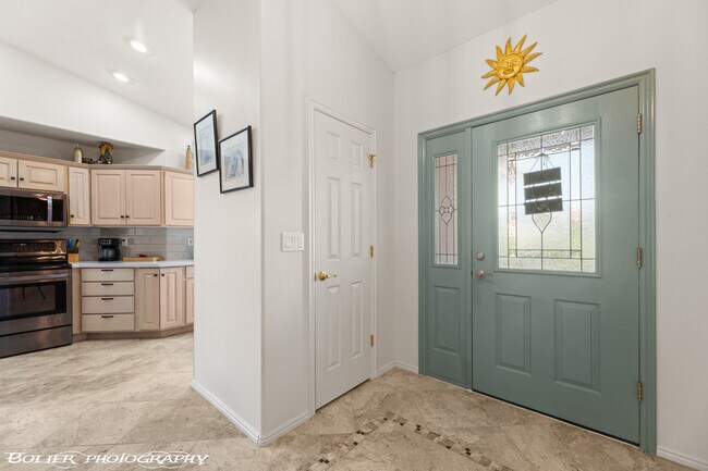 Building Photo - 887 Ironwood Dr