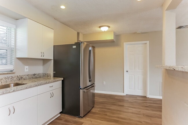 Building Photo - 710 NW 35th Ave