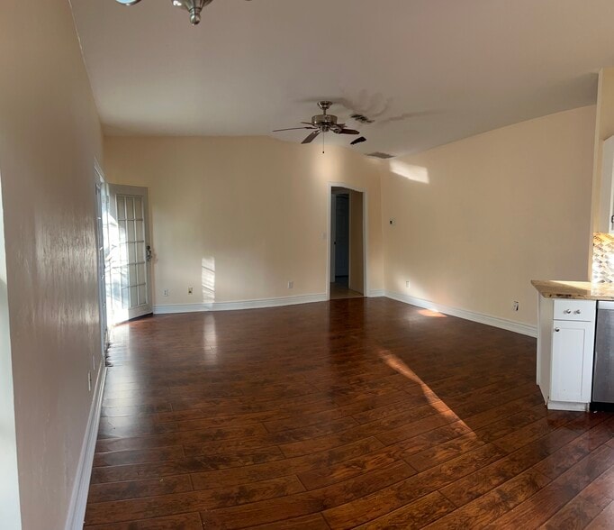 Building Photo - 4911 Tallowood Way