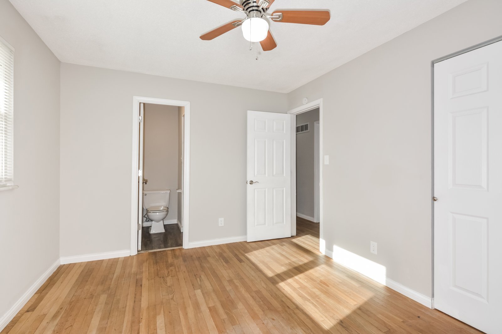 Building Photo - 1760 Flordawn Dr