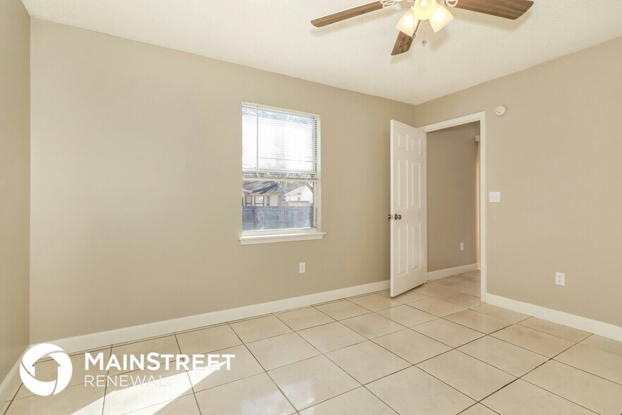 Building Photo - 1597 Twin Oak Dr W