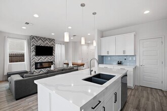 Building Photo - Beautiful Home by Lakeside