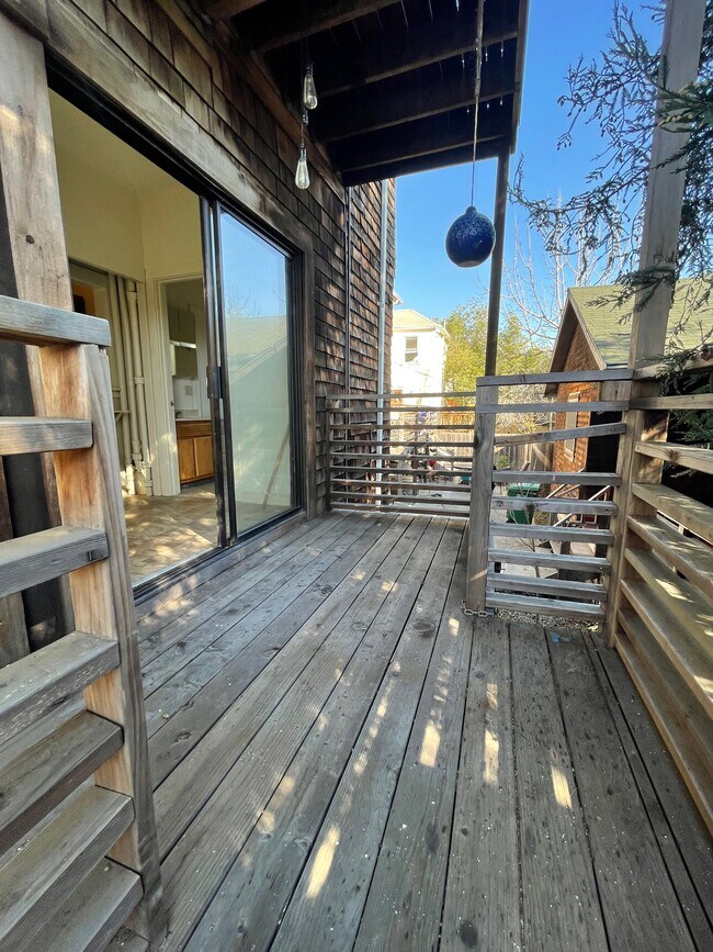 Building Photo - 2210 Parker St