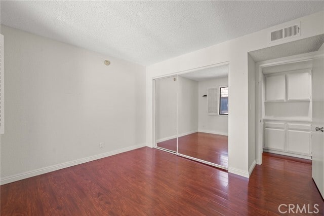 Building Photo - 9000 Vanalden Ave