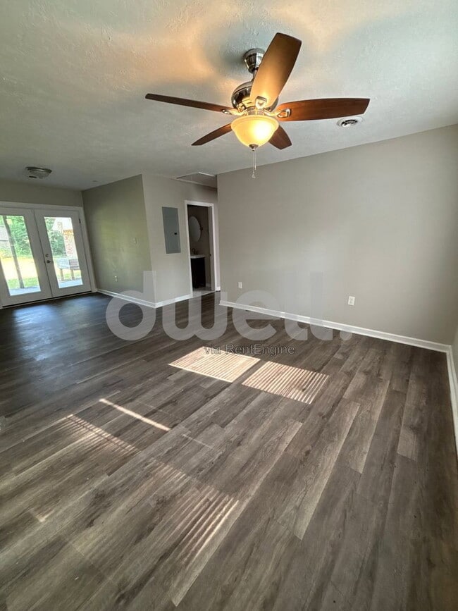 Building Photo - 2445 Yates Dr