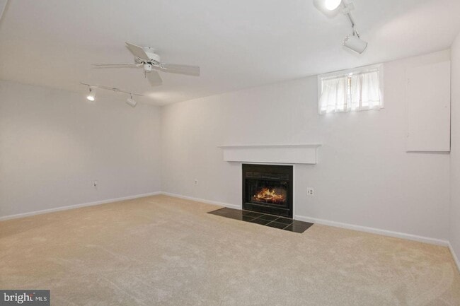 Building Photo - Townhome in Pinecrest