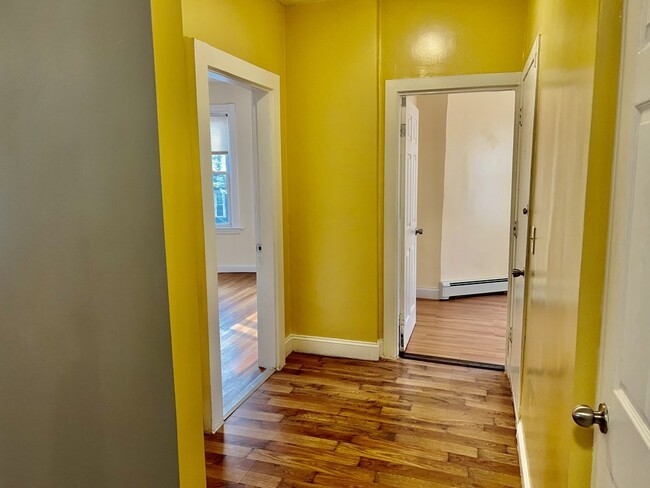 Building Photo - 36 Spencer St