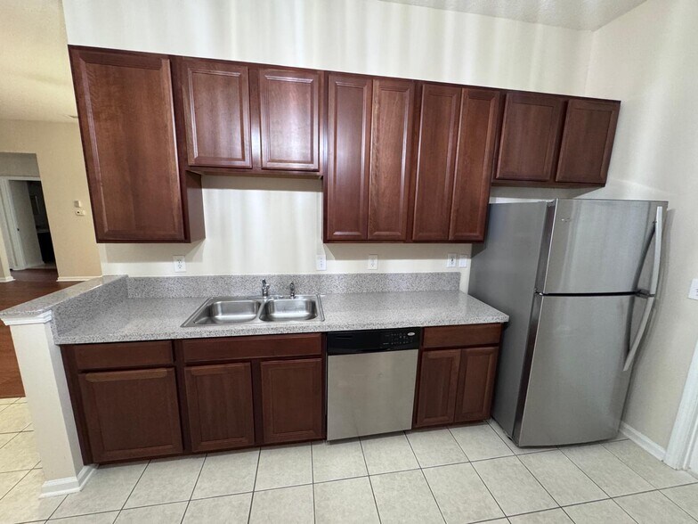 Building Photo - 9411 Osprey Branch Trl