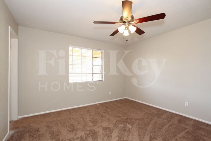 Building Photo - 5702 N 19th Dr