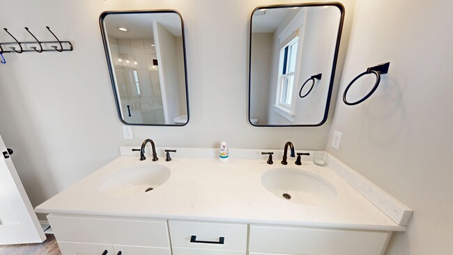 Building Photo - 103 Hillock Dr