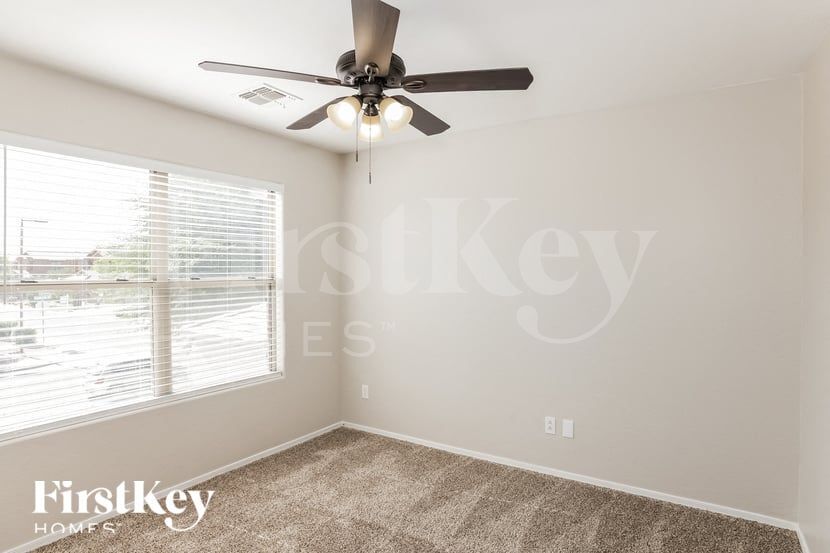 Building Photo - 30467 N Gunderson Dr