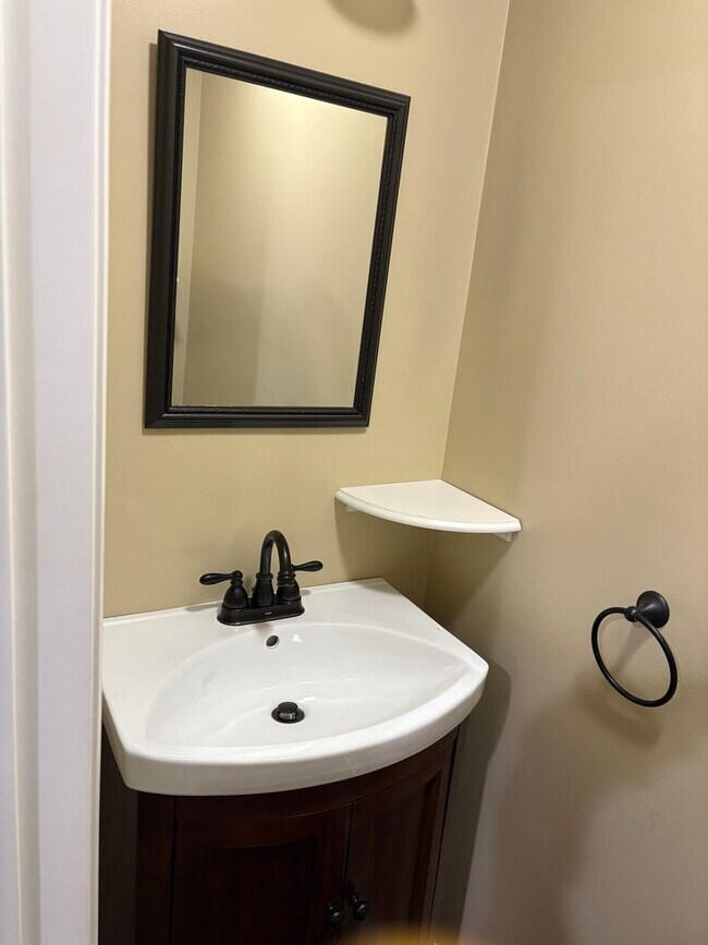 Building Photo - Knoxville 37923 - 3 bedroom, 2.5 bath home...