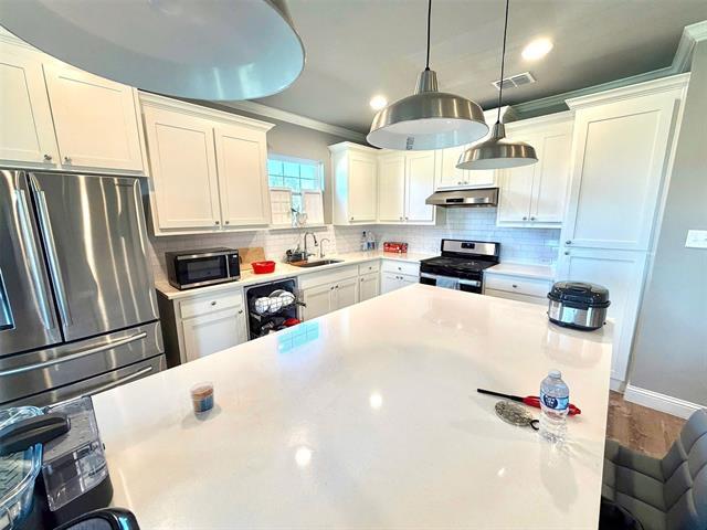 Building Photo - 402 Coyote Creek Dr