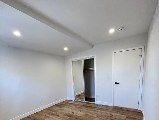 Building Photo - Modern 3BD/2BA in Arts District! Pet Frien...