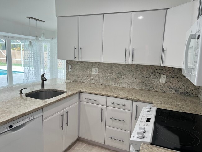 Building Photo - 3210 NW 23rd Ter