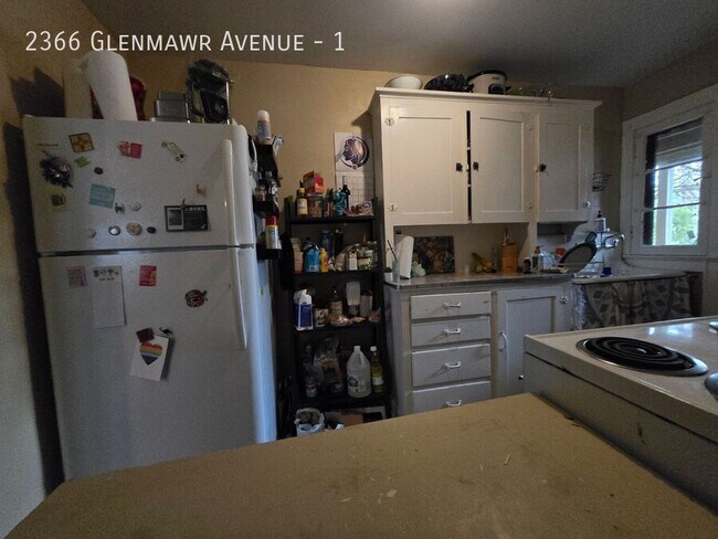 Building Photo - 2366 Glenmawr Ave