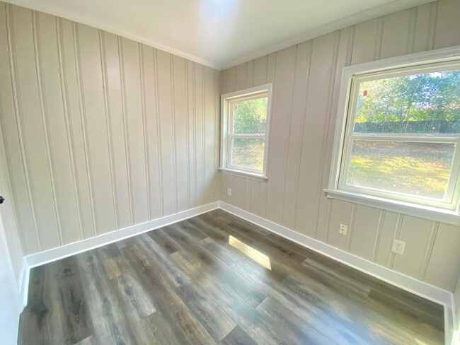 Building Photo - 2140 Silverdale Rd